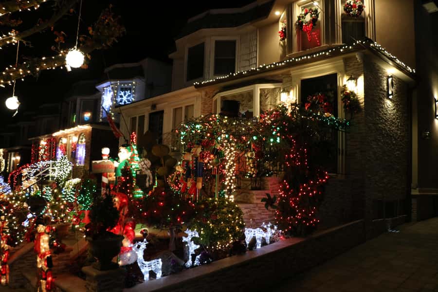NYC: Christmas Lights Dyker Heights, Bay Ridge and DUMBO - Bay Ridge gives the evening a local beginning