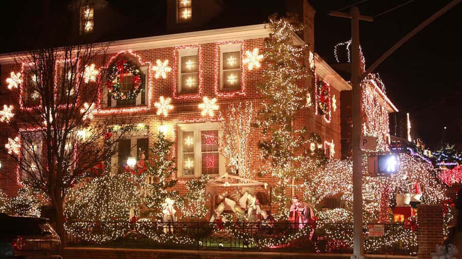 NYC: Christmas Lights Tour and Dyker Heights - A four-hour route with winter trade-offs