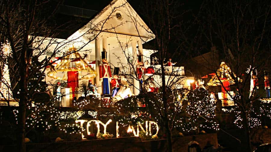 NYC: Christmas Lights Tour and Dyker Heights - What the $49 price really covers