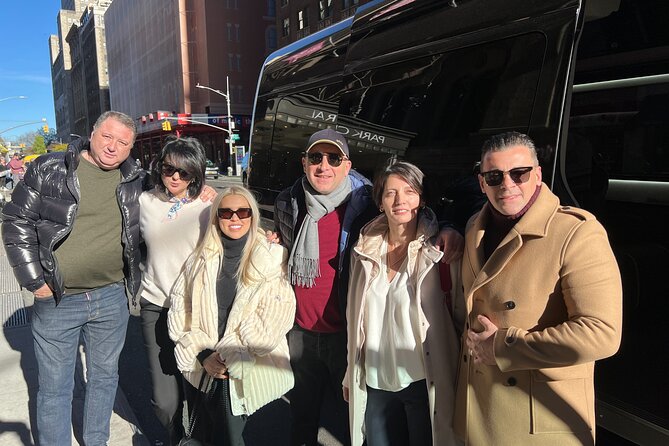 NYC Christmas Lights Tour by Limousine, SUV Or VAN. Dyker Heights - The Manhattan sights are mostly viewed from the vehicle