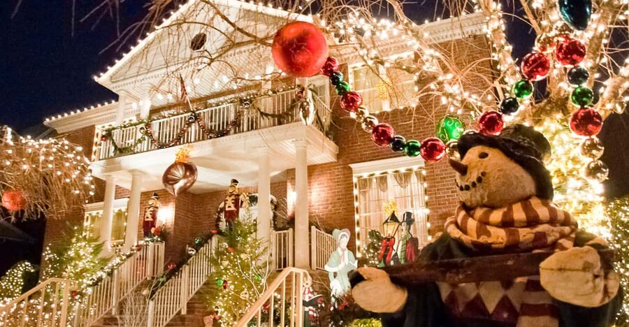 NYC: Dyker Heights and NYC Holiday Lights Luxury Bus Tour - Luxury bus, private SUV, and the pace of the ride