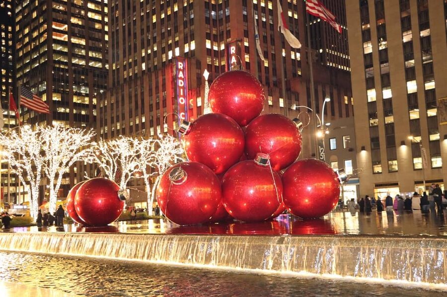 NYC: Dyker Heights and NYC Holiday Lights Luxury Bus Tour - Brooklyn Bridge Park and Lady Liberty views
