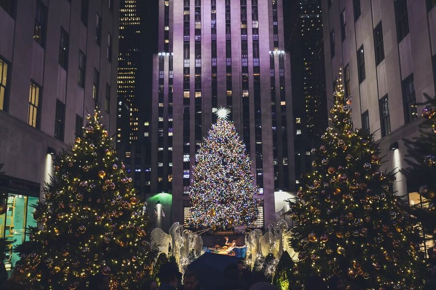 NYC: Dyker Heights and NYC Holiday Lights Luxury Bus Tour - Starting in Midtown, then crossing Chelsea