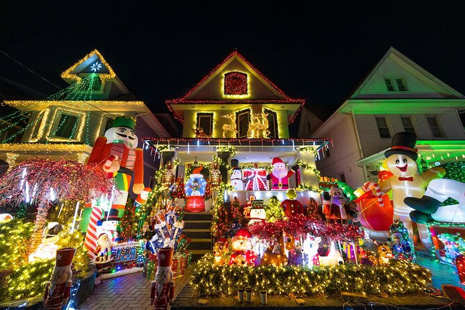 NYC: Dyker Heights Christmas Lights Express Hot Coco+Santa Cookie - Key points to know before booking