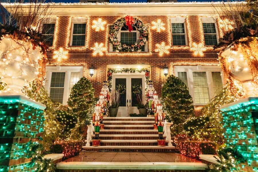 NYC: Dyker Heights Christmas Lights & Skyline View Bus Tour - One hour among Dyker Heights lights