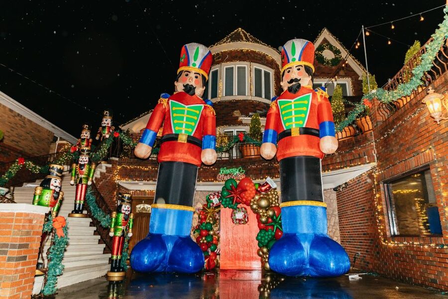 NYC: Dyker Heights Christmas Lights & Skyline View Bus Tour - Finishing near Bryant Park’s Winter Village