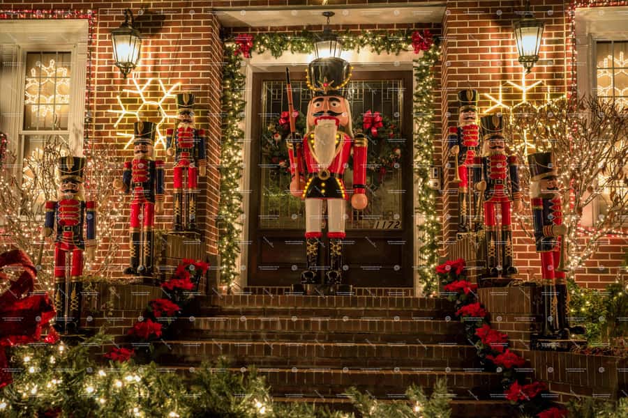 NYC: Dyker Heights Christmas Lights Tour with Hot Cocoa - Why Dyker Heights is worth the ride from Times Square