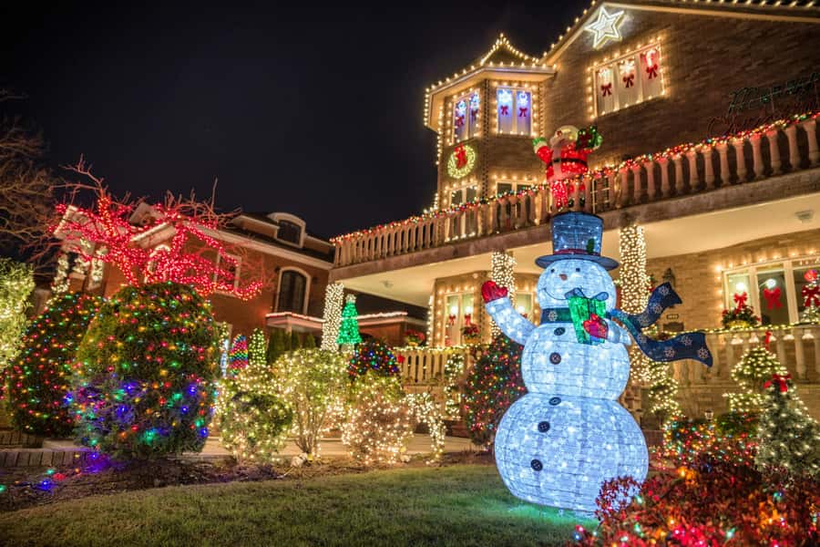 NYC: Dyker Heights Christmas Lights Tour with Hot Cocoa - Leaving from 211 West 43rd Street