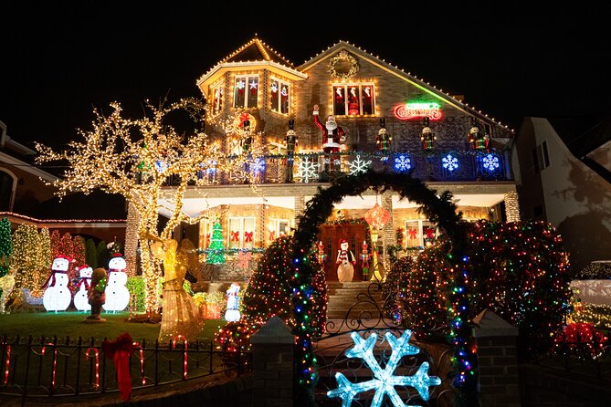 NYC Holiday Lights and Dyker Heights Luxury Bus Tour - What $75 buys you