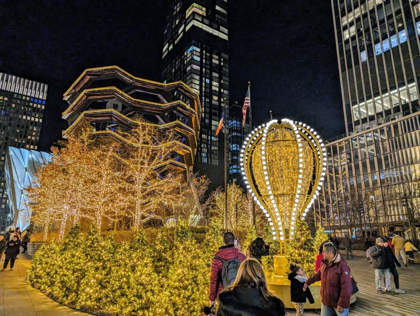 NYC: Holiday Lights Guided Bus Tour - A four-hour route through New York after dark