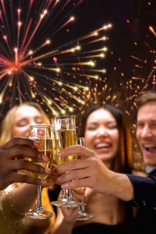 NYC: New Year's Eve Buffet Dinner Fireworks Harbor Cruise - A moving tour of Manhattan and Brooklyn