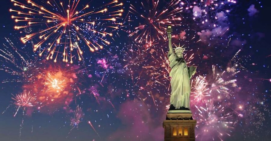 NYC: New Year's Eve Buffet Dinner Fireworks Harbor Cruise - Boarding and settling in for the evening