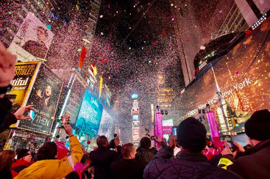 NYC: New Year's Eve Drinks, History and Ball Drop Tour - The first bars: cocktails, beer, and the city’s hidden-door tradition