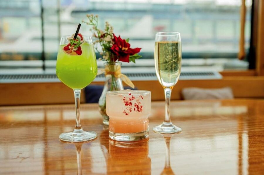 NYC: Night Holiday Lights and Cocoa Cruise - The heated grand salon and assigned tables
