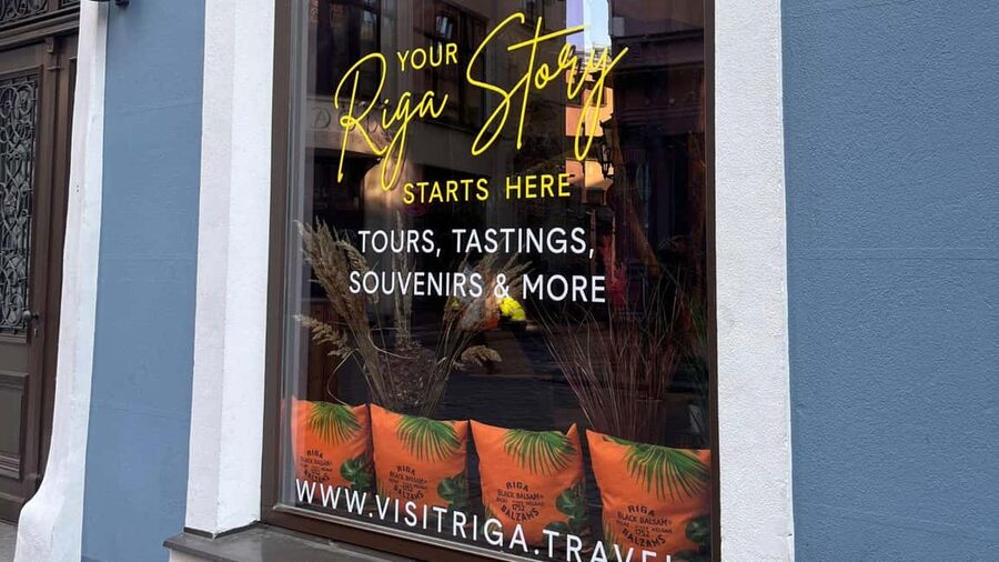 Old Riga Heated E-Bus Tour with Audio Guide & Mulled Wine - Why the heated bus matters in cold weather