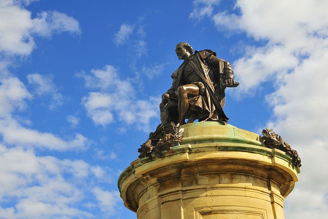 Oxford, Cotswolds & Stratford-upon-Avon Tour with Christmas Lunch - The coach, group size, and guide style