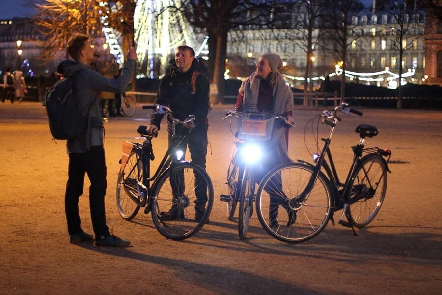 Paris at Christmas: 3-Hour Bike Tour - Bikes, Clothing, and Practical Limits