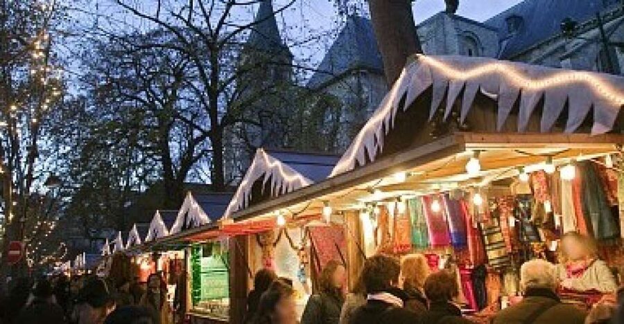 Paris: Christmas Gourmet Tour of St-Germain-des-Prés - Pastry shops, bakeries, and chocolate counters