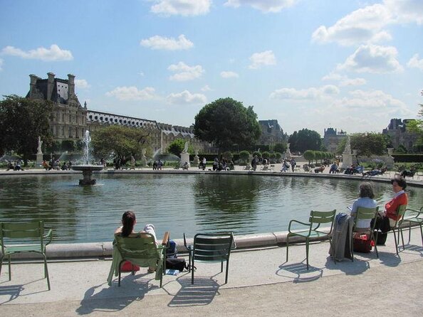 Paris Christmas Lights Small Group Walking Tour with Local Guide - Key points to know before booking