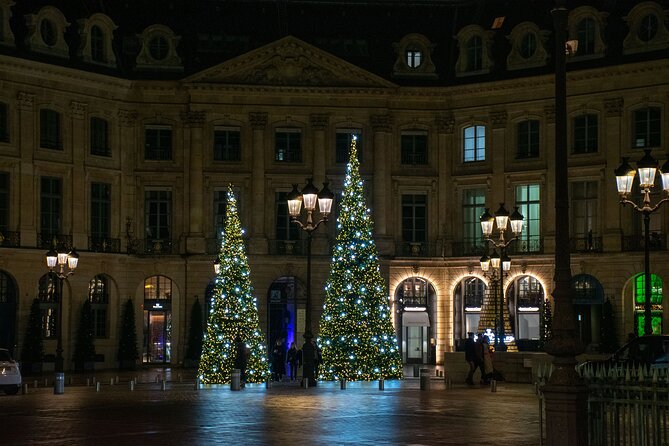 Paris Christmas Lights Small Group Walking Tour with Local Guide - What the guides add to the evening