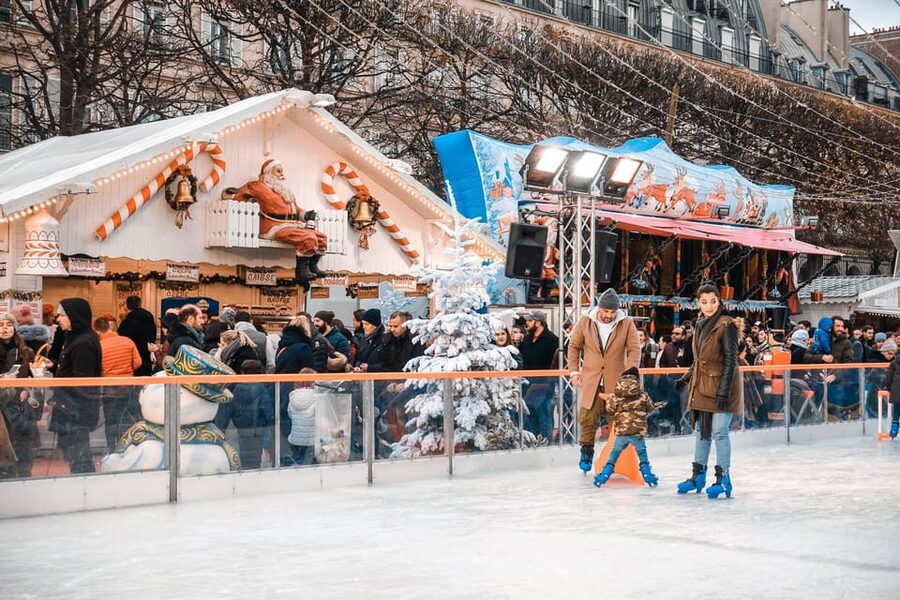 Paris: Christmas Market Guided at Notre Dame & Food Tasting - Why a Christmas market near Notre-Dame works so well