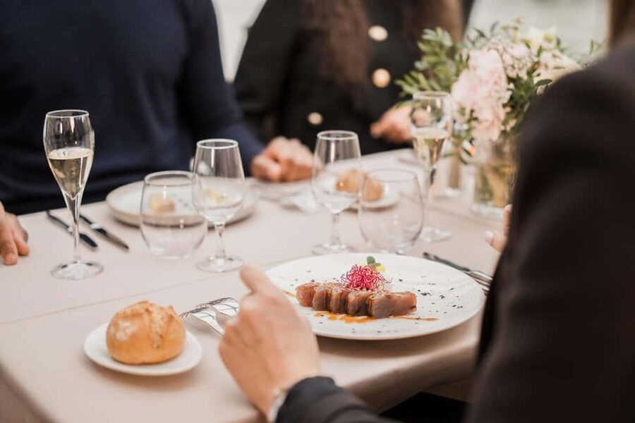 Paris : Christmas Special Lunch Cruise on the Seine River - Key points to know before booking