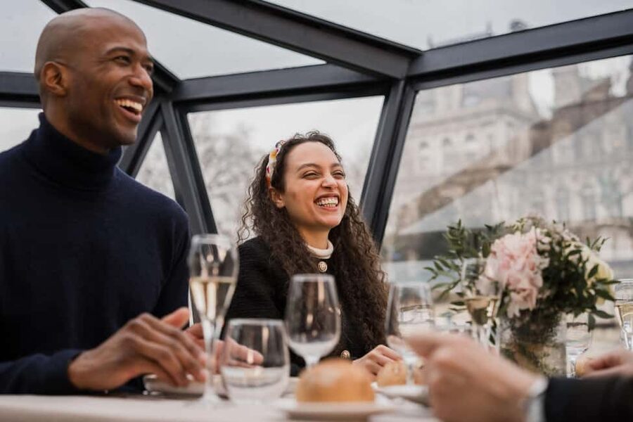 Paris : Christmas Special Lunch Cruise on the Seine River - A Christmas meal with Paris moving past your table