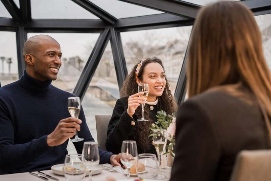 Paris : Christmas Special Lunch Cruise on the Seine River - What happens once you board