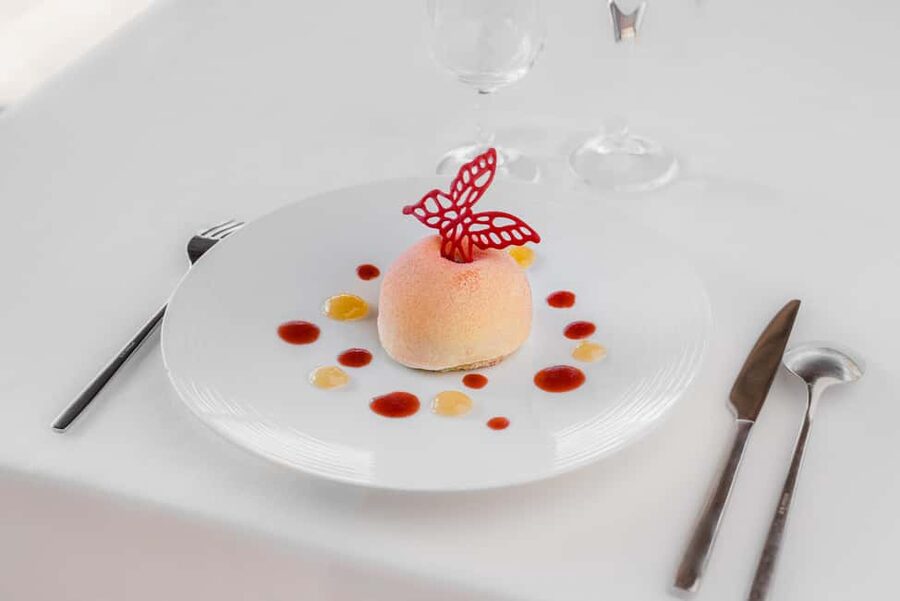 Paris : Christmas Special Lunch Cruise on the Seine River - Is $147 good value for this Paris lunch cruise?