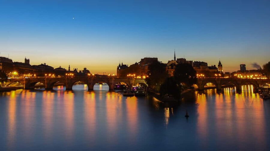 Paris: Experience the magic of Christmas on a walk with a pro photographer - Avenue Montaigne and Paris’s golden triangle