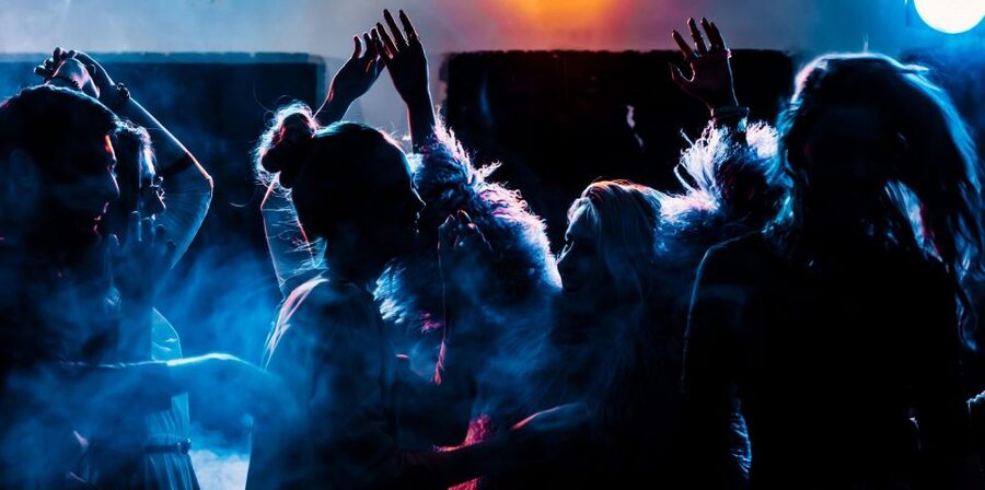 Paris: Guided New Year's Eve Bar Crawl with Drink - Starting at Bull’s Brothers Pub