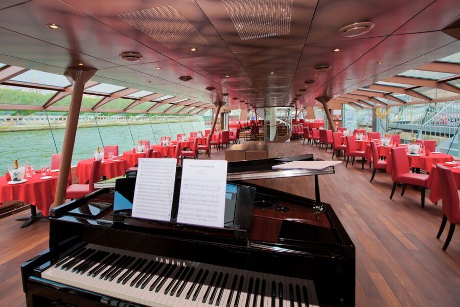 Paris : NYE Special Diner Cruise on the Seine River - Paris From Pont to Pont