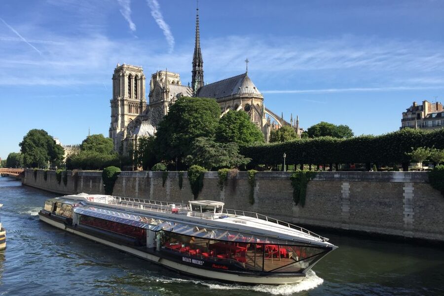 Paris : NYE Special Diner Cruise on the Seine River - Who Will Enjoy This Cruise Most?