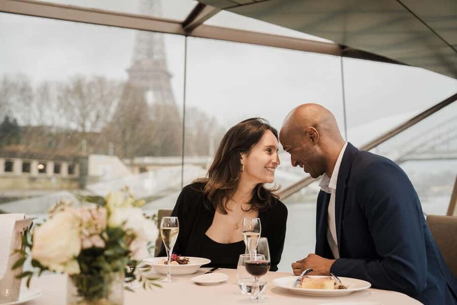 Paris : NYE Special Diner Cruise on the Seine River - Simple Planning Tips for December 31