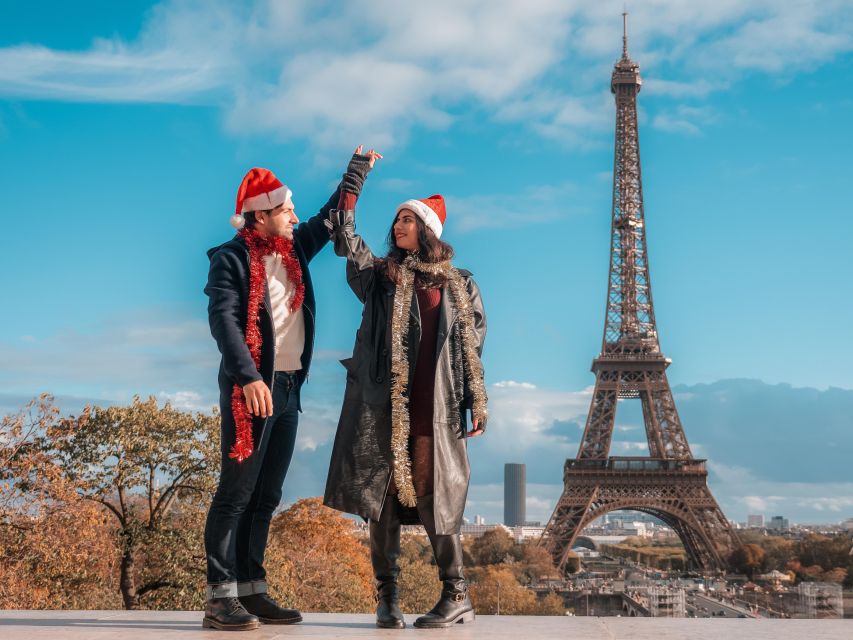 Paris: Private Christmas Photoshoot with Props - Meeting your photographer at Trocadéro