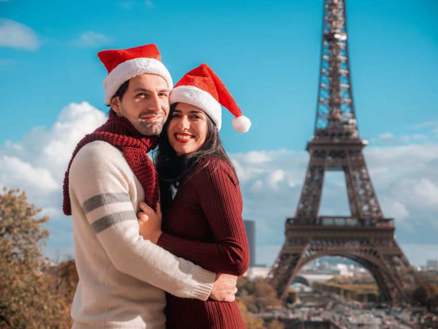 Paris: Private Christmas Photoshoot with Props - Photo delivery within 48 hours