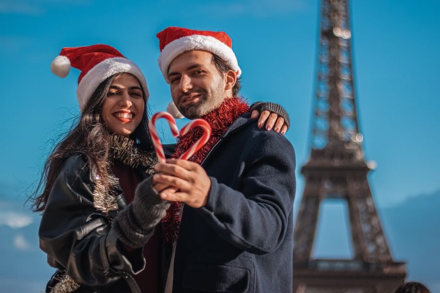 Paris: Private Christmas Photoshoot with Props - Is $151 good value for your group?