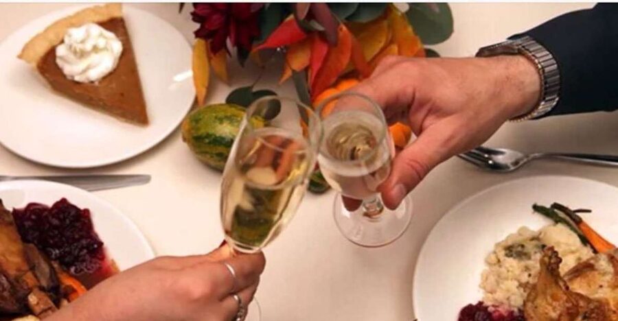 Philadelphia: Christmas Eve Gourmet Brunch or Dinner Cruise - Key Points to Know Before You Book