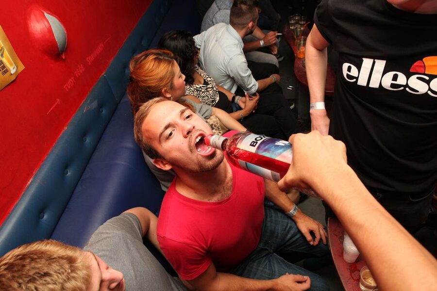 Prague: New Year's Eve Pub Crawl & Karlovy Lazne Club Entry - Key points to know before booking