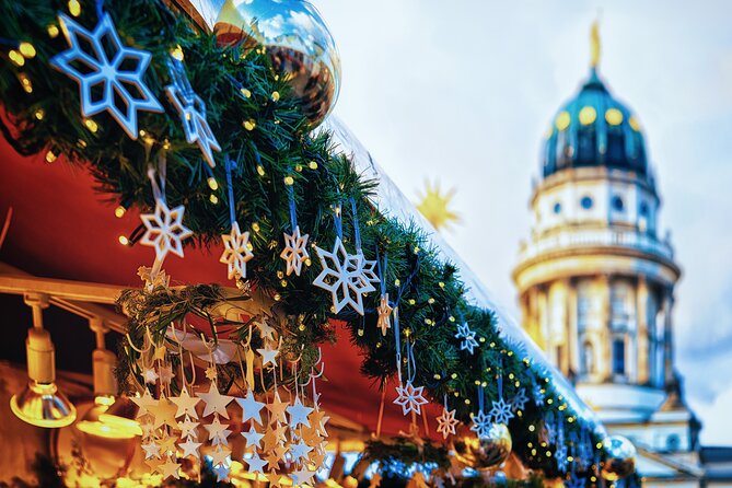 Private Berlin Christmas Walk with Räuchermännchen Magic - Reichstag Building and the end at Platz der Republik