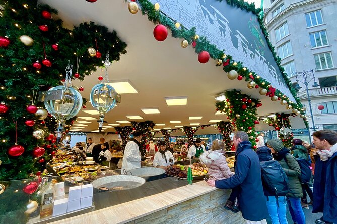 Private Budapest Christmas Market Tour with Chimney Cake & Mulled Wine - What the walking pace is really like