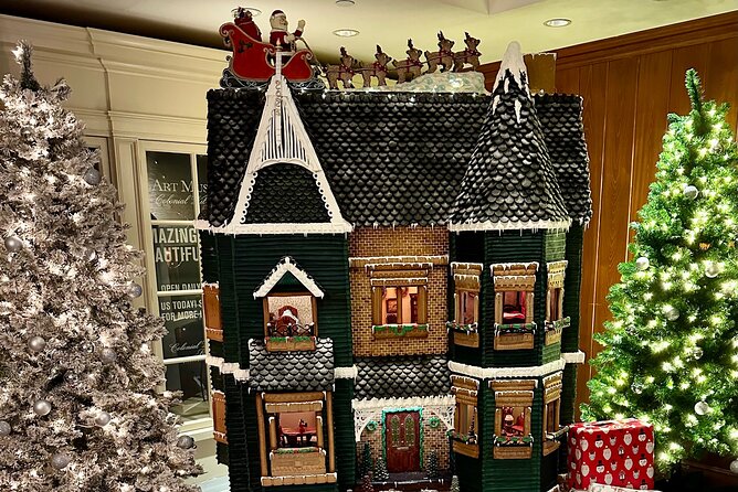 Private Colonial Williamsburg Christmas Holiday Decorations Walking Tour - The Capitol Building and Palace Green