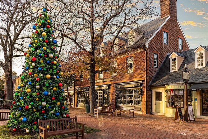 Private Colonial Williamsburg Christmas Holiday Decorations Walking Tour - Beginning at the Williamsburg Inn