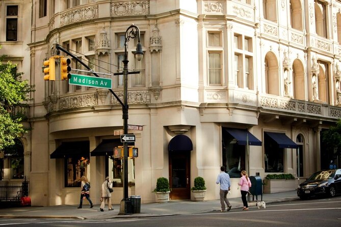 Private New York Christmas Tour with Driver and Guide - New York Christmas sightseeing without the subway