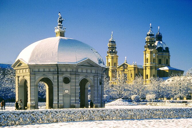 Private tour of Munich's most beautiful Christmas markets - The Residence and Wittelsbacherplatz