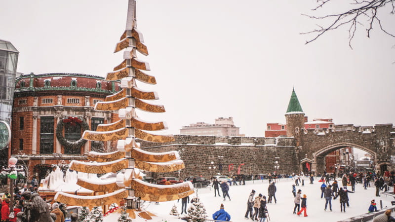 Quebec: German Christmas Market Tasting Tour - The first taste: spiced glühwein in winter weather