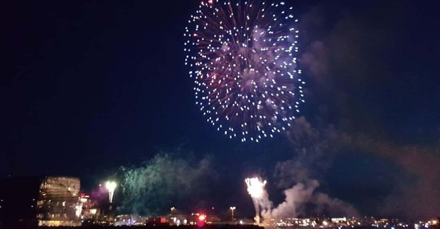 Reykjavík: New Year's Eve Northern Lights Yacht Cruise - The Northern Lights search before midnight