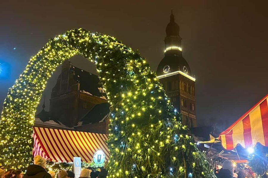 Riga: Old Town Legends & Christmas Spirit Walking Tour - Key points at a glance