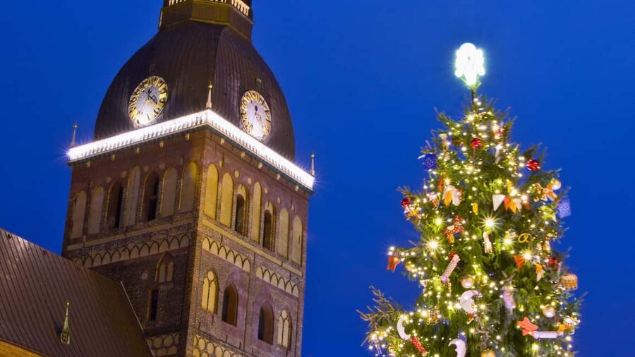 Riga: Old Town Legends & Christmas Spirit Walking Tour - A hot Christmas drink and Riga Black Balsam