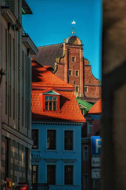 Riga: Old Town Legends & Christmas Spirit Walking Tour - How to make the most of the 90 minutes